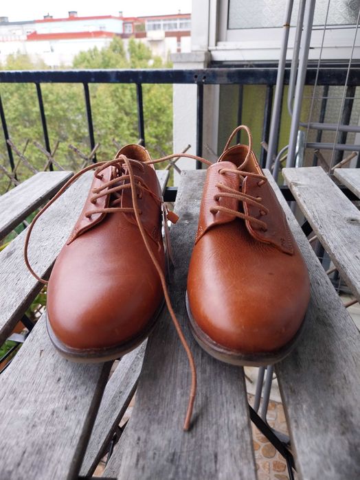 Sapatos em pele camel