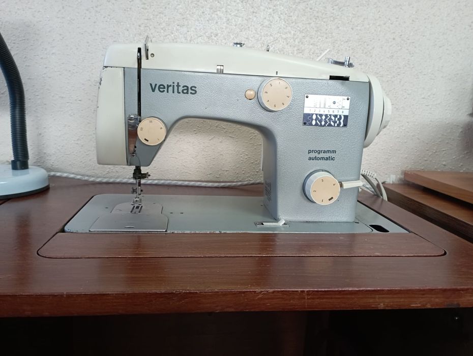 Швейна машинка Верітас