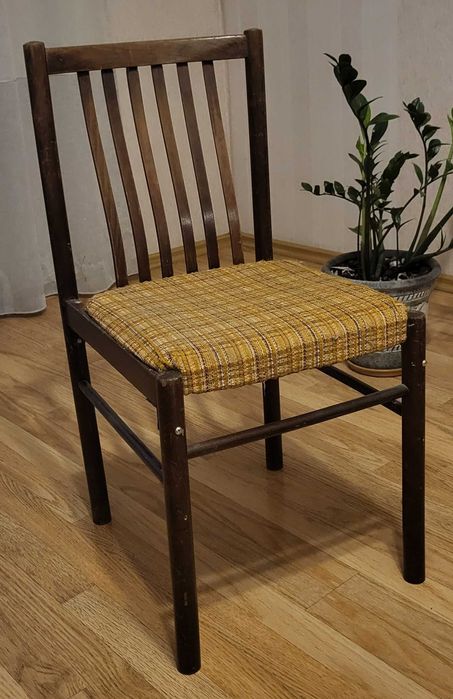 Продам  дерев'яні стільці під реставрацію