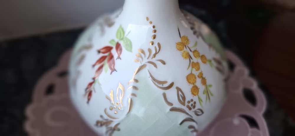 Porcelanowy reliefowany Edelstein