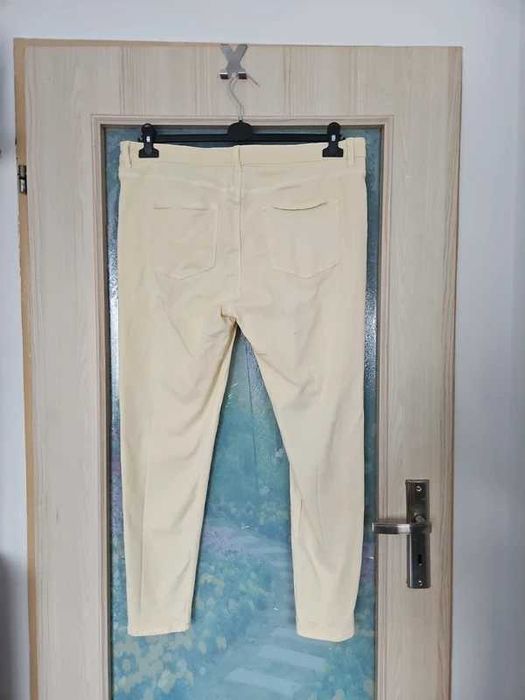 Damskie spodnie dżinsowe skinny