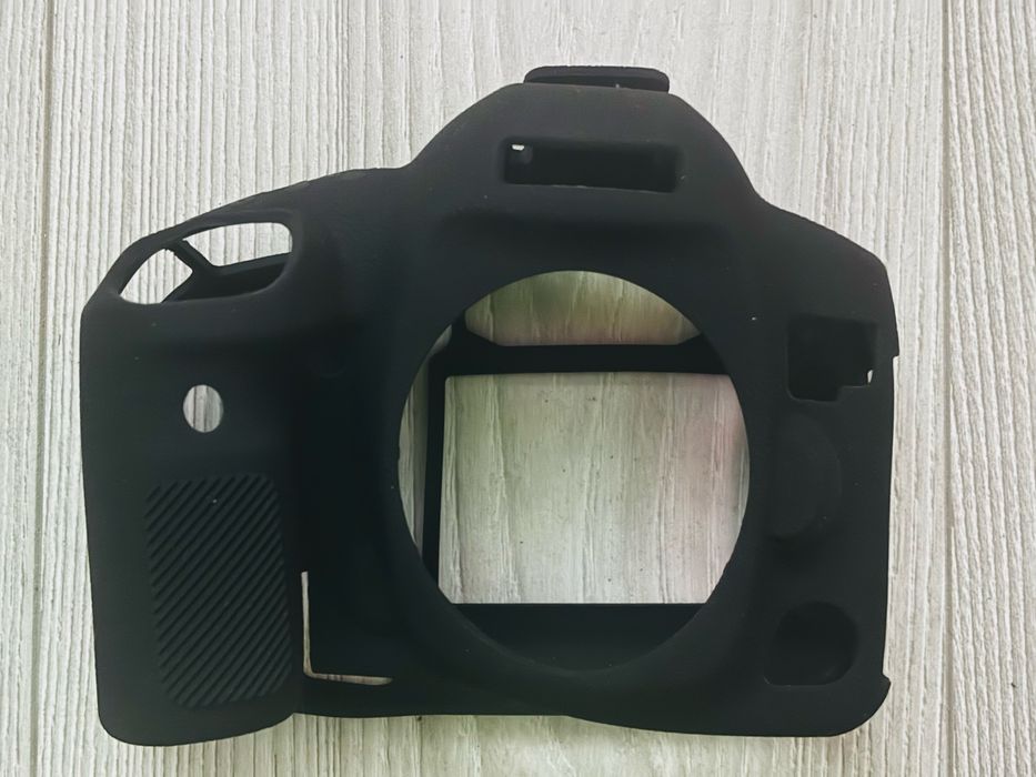 etui to dokładnie easyCover do aparatu Canon EOS 5D Mark IV.