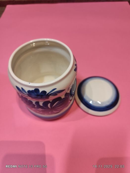 Pojemnik ceramiczny z pokrywką z Włocławka.