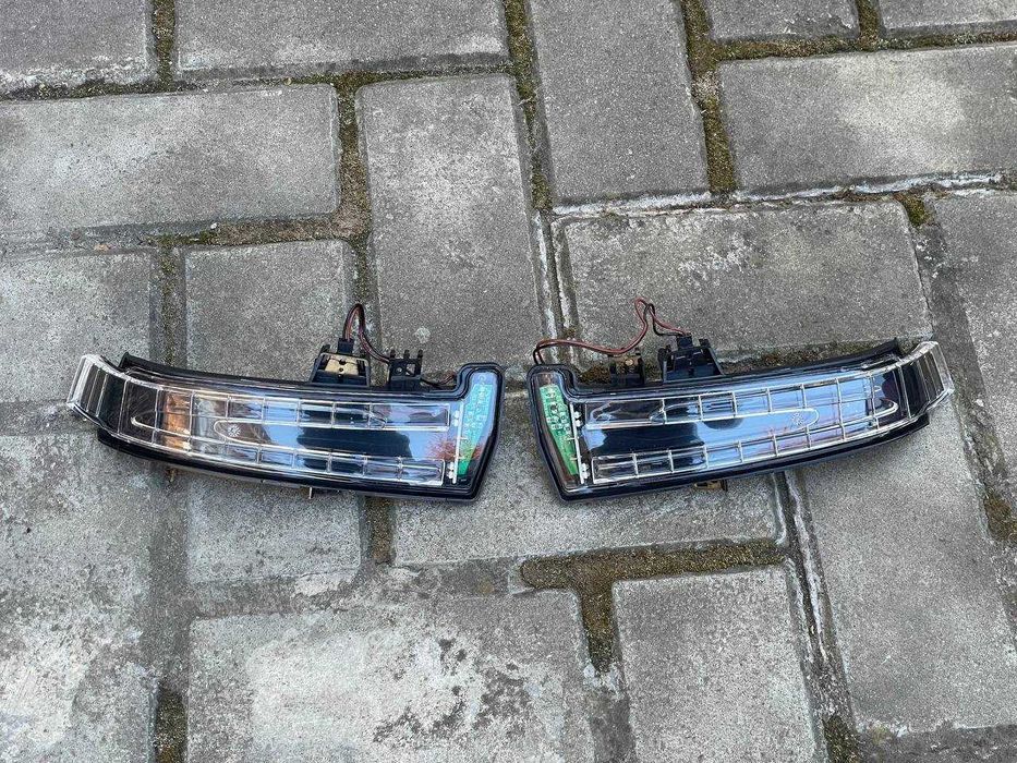 Покажчик повороту лівий правий в зеркало Mercedes W176 W204 W212 W218 W221 W246 C117 X156 X204