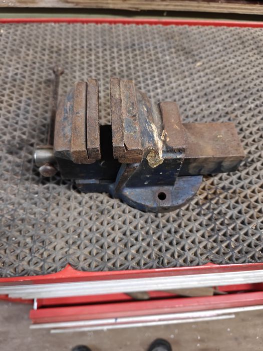 Torno de Bancada Antigo em Ferro Fundido - Muito Robusto