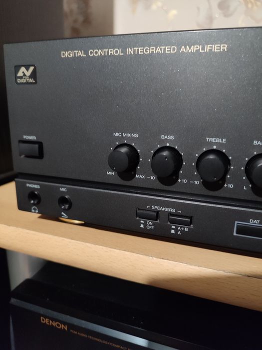 Усилитель universum.