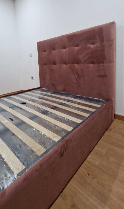 Camas De Casal Estofadas Top de Gama 190x140m Estrado Incluído 199€ !!