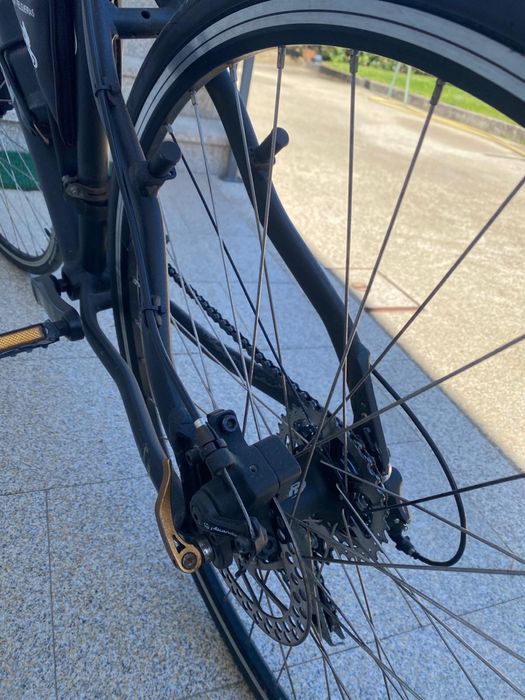 Bicicleta Híbrida / Fitness 700c com Travões de Disco