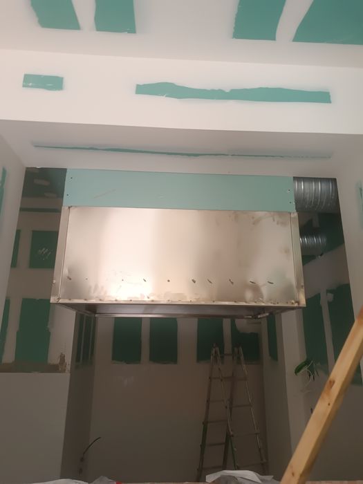 Montagem de Tetos falsos e divisórias em pladur .