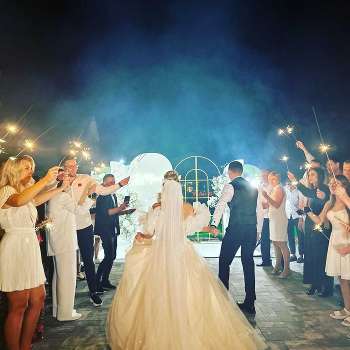 Є СВІТЛО!Оренда будинку подобово з великим залом!Басейн з підігрівом