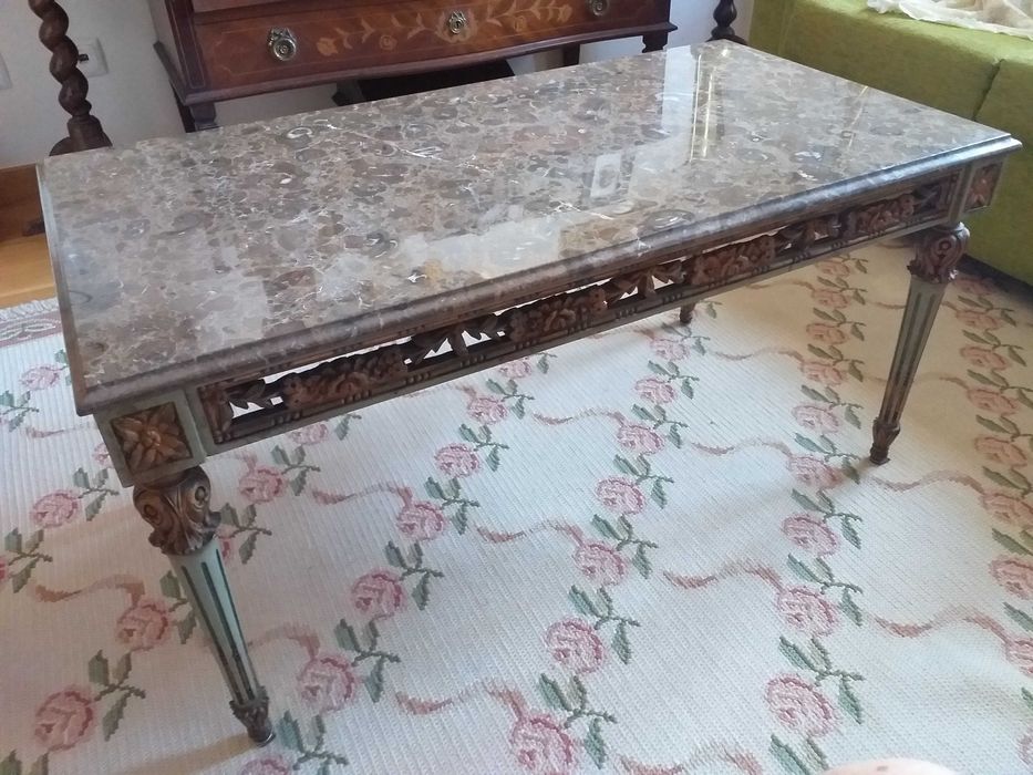 mesa de centro, com estilo, com pedra mármore 0,95mx0,50mx0,48malt