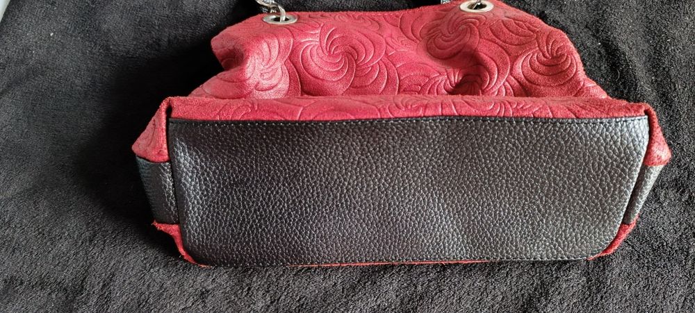 Mala vermelha de senhora