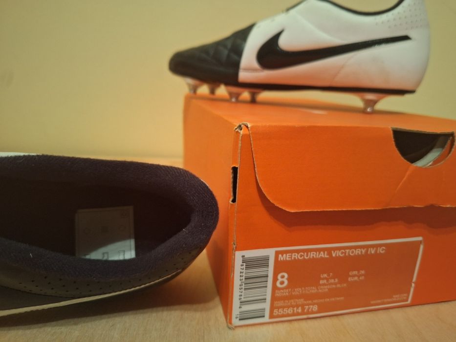 Buty piłkarskie Nike Mercurial Victory 4 IC