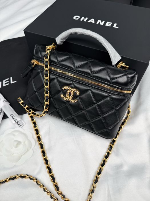 Сумка Chanel Vanity Case Bag in Black Leather