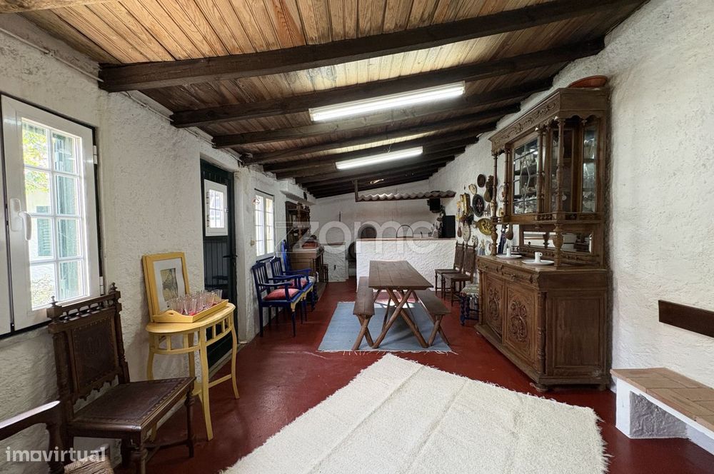 Moradia com logradouro, área total de 520m2 nas Raposeiras/Sintra