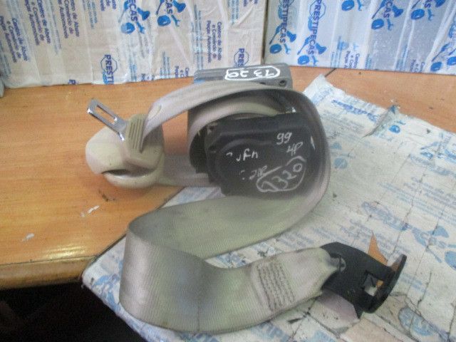 Pré-tensor cinto frente direito VOLKSWAGEN Bora (1J2)