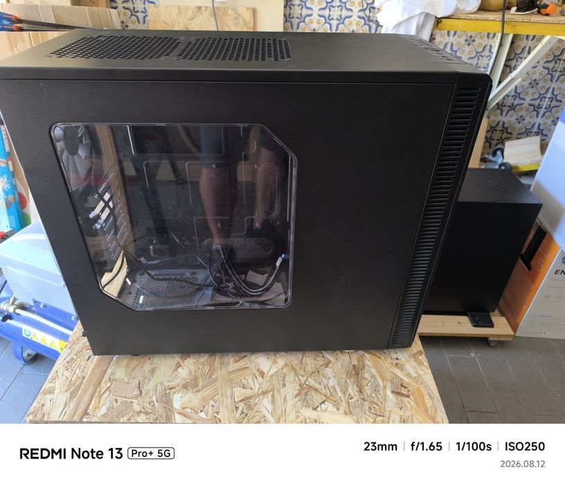 Caixa PC Fractal Design R4 window