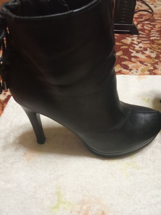 Продам. Ботинки женские. T. TACCARDI.