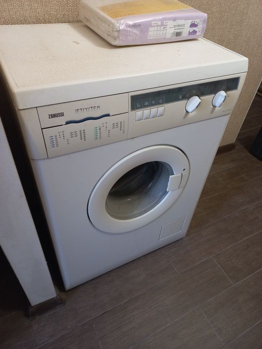 Стиральная машинка Zanussi