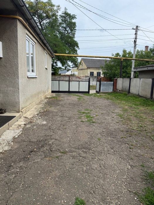 Продається 2-кімнатна квартира в Садгорі