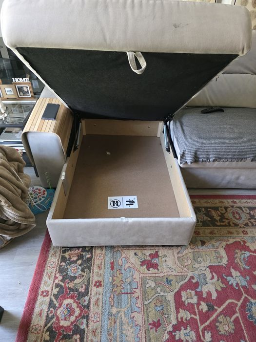 Sofa como novo. Gato preto.