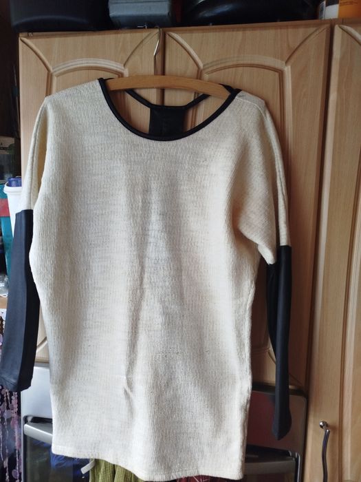 Sweterek ze złotą nitką  Oxyd