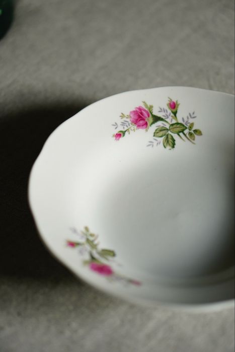 Stare talerze głębokie ceramiczne vintage z rożą prl