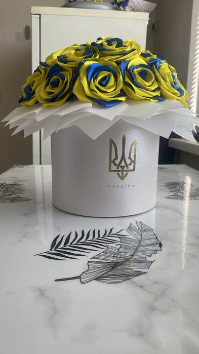 Букеты роз с атласной ленты