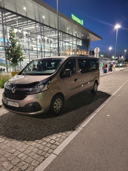 Licencjonowany przewóz osób. Wynajem busa z kierowcą.