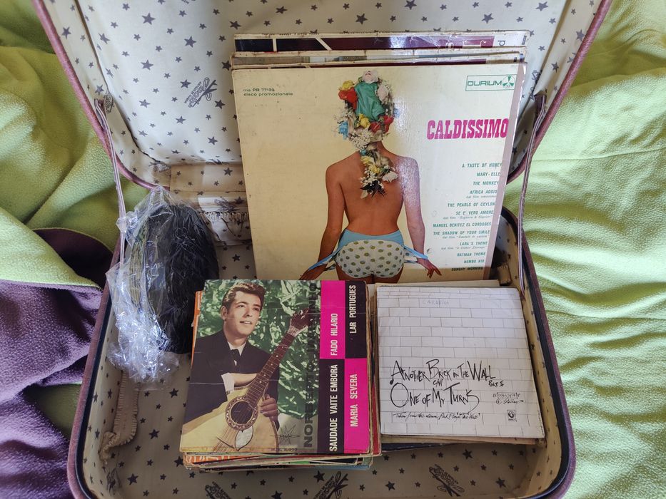 Cerca de 88 discos de vinil