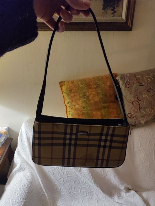 Vendo mala pequena de senhora