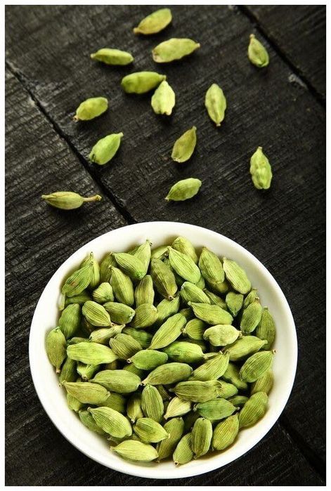 Кава, арабська з кардамоном та без.