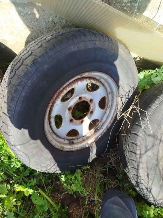 4 jantes em ferro pagero com pneus