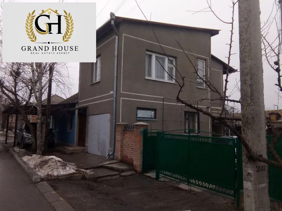 Продам двоповерховий будинок район дитячої обласної лікарні.