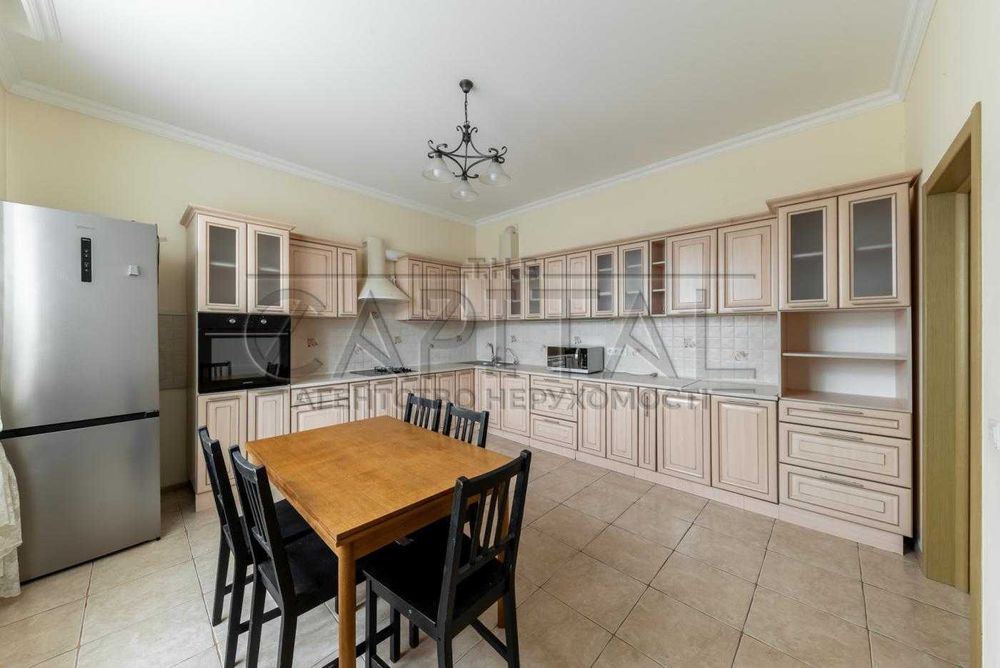 Автономний будинок під офіс біля метро/ Офіс Центр/Оренда будинок