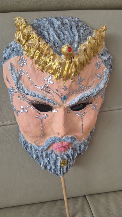 Unikatowa maska bogato zdobiona