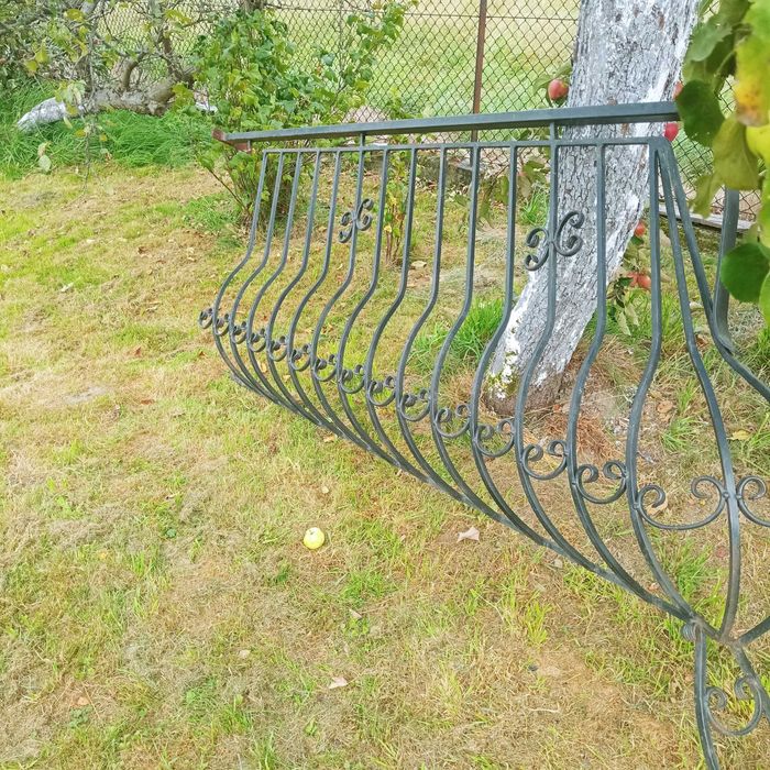 Sprzedam barierkę na schody kutą