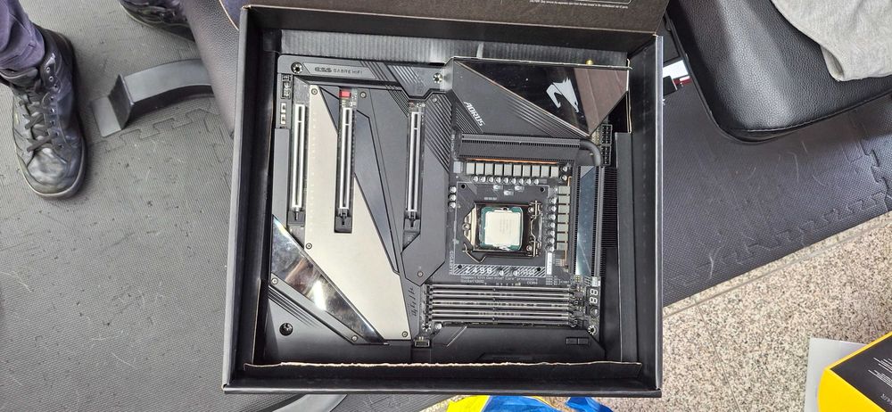 gigabyte z490 aorus xtreme + Intel i9-10900K64740304664450122