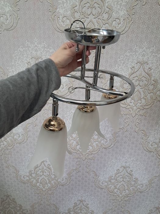 Віддам люстру безкоштовно