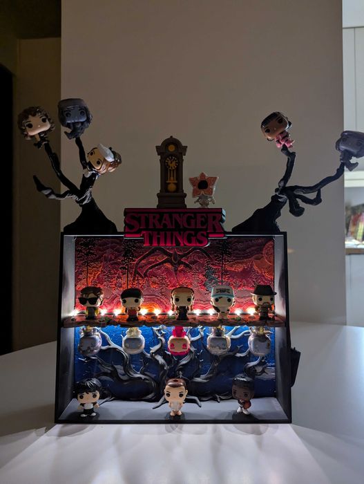 Póleczka na figurki Kinder Joy Stranger things