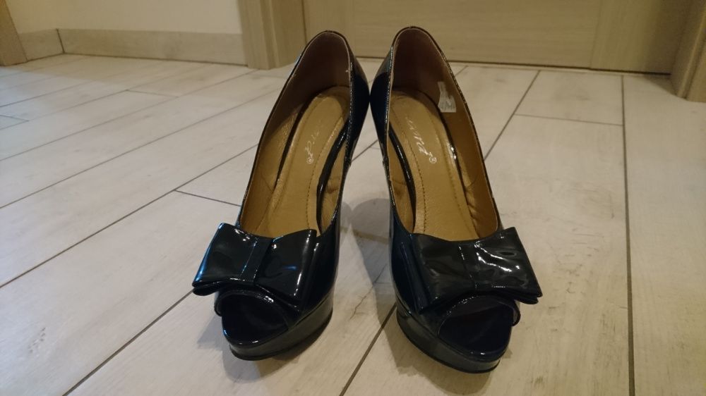 Lakierkowe szpilki, rozm. 38