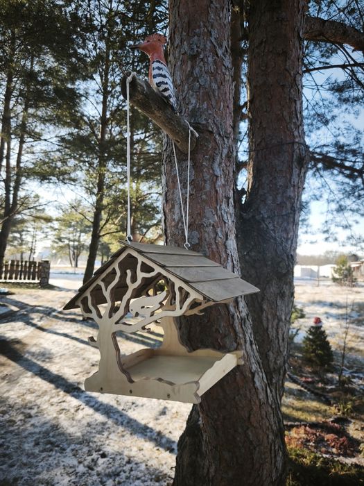Drewniany karmnik dla ptaków – rękodzieło, styl leśny