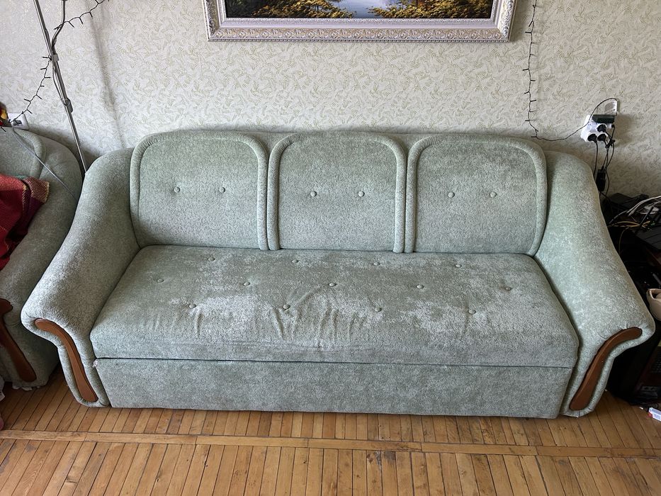 Продам Диван розкладний та два Кресла