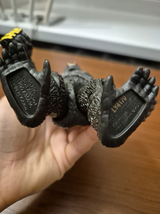 Продам фигурку Кинг Конга