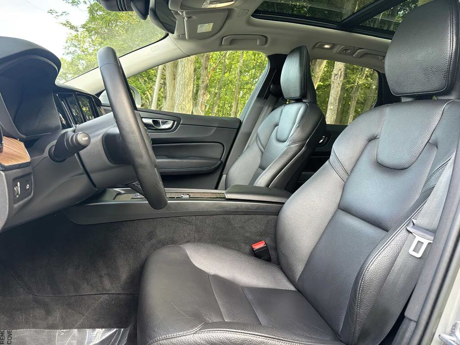 Volvo XC60 B5 Momentum      2022
