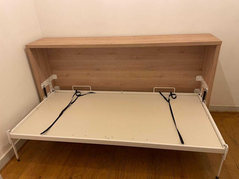 Móvel de parede com cama rebatível