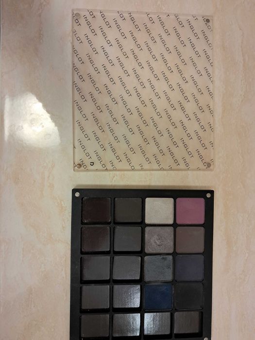 Paletka Inglot Freedom System plus 8 cieni do powiek