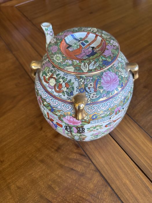 Vaso / Bule de porcelana chinesa sec.19-20