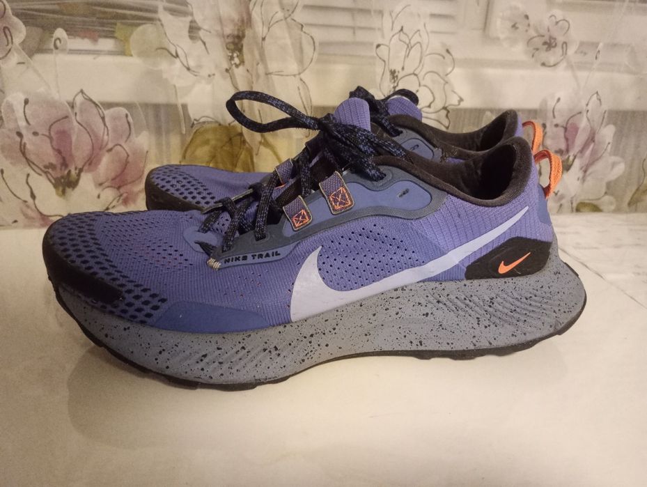 Кроссовки женские Nike