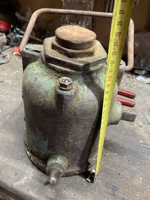 Продам Домкрат 8 тонн